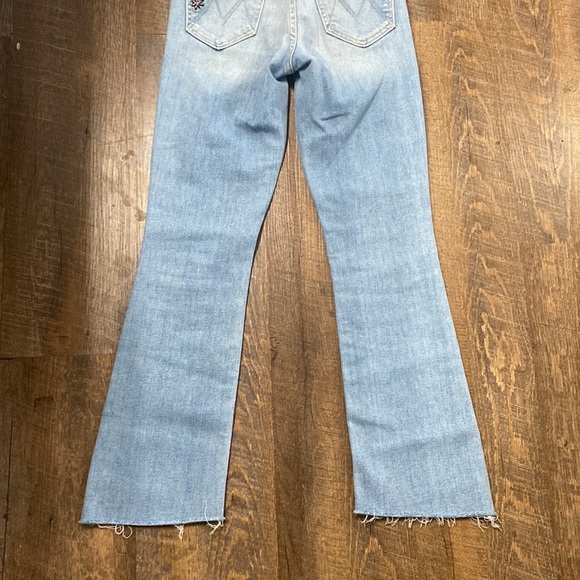 MOTHER THE INSIDER CROP STEP FRAY IN CRAFTY SIDE EMBROIDERED LIGHT WASH HI RISE - Picture 6 of 16